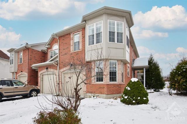 109 Topham Terr, Townhouse with 3 bedrooms, 3 bathrooms and 3 parking in Ottawa ON | Image 1