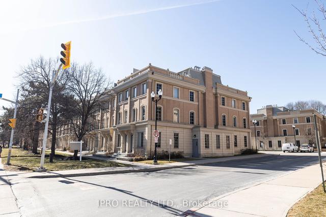2166 Bayview Ave, Townhouse with 3 bedrooms, 3 bathrooms and 2 parking in Toronto ON | Image 12