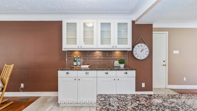 17 Silverdale Cres, House detached with 3 bedrooms, 3 bathrooms and 5 parking in London ON | Image 3
