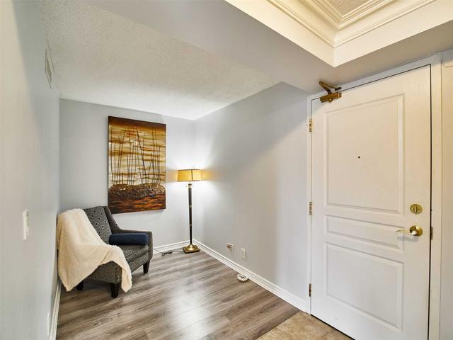 306 - 16 Dallimore Circ W, Condo with 1 bedrooms, 1 bathrooms and 1 parking in Toronto ON | Image 4