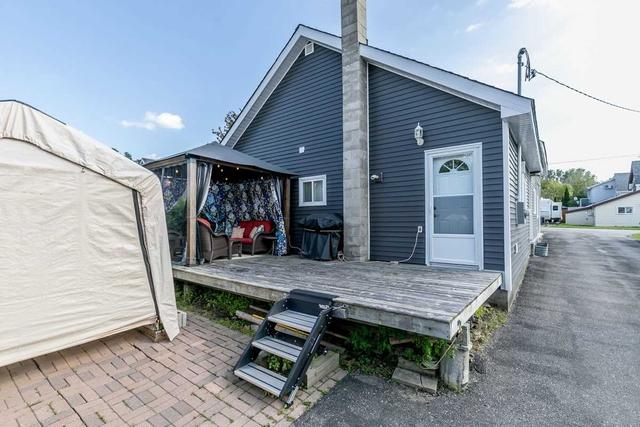 21 Brock St, House detached with 5 bedrooms, 2 bathrooms and 6 parking in Penetanguishene ON | Image 5