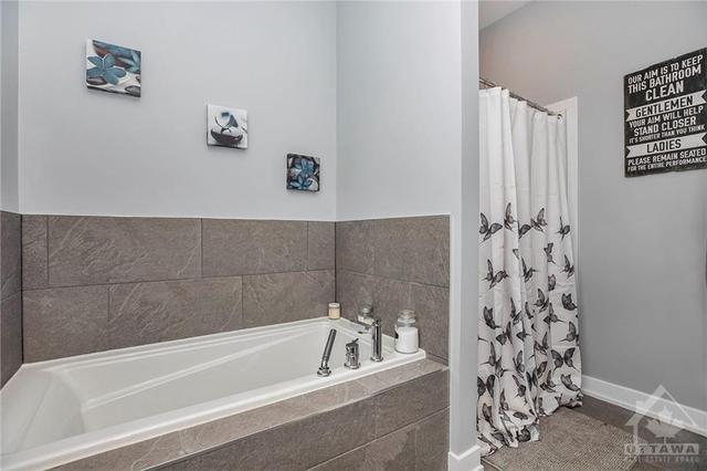 10552 Wylie Way, House detached with 3 bedrooms, 2 bathrooms and 10 parking in North Dundas ON | Image 20