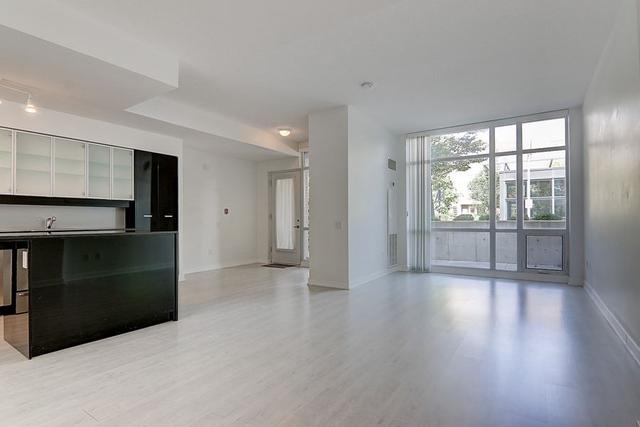 th09 - 19 Singer Crt, Townhouse with 3 bedrooms, 3 bathrooms and 1 parking in Toronto ON | Image 13