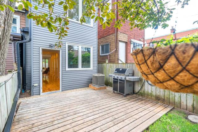 422 Montrose Ave, House semidetached with 3 bedrooms, 2 bathrooms and 2 parking in Toronto ON | Image 11