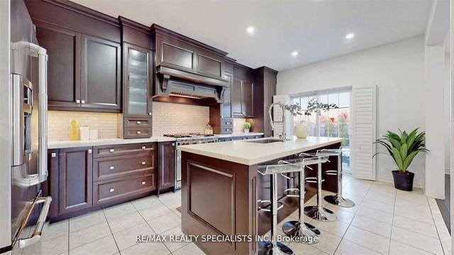 92 Kettlewell Cres, House detached with 3 bedrooms, 3 bathrooms and 12 parking in Brampton ON | Image 5