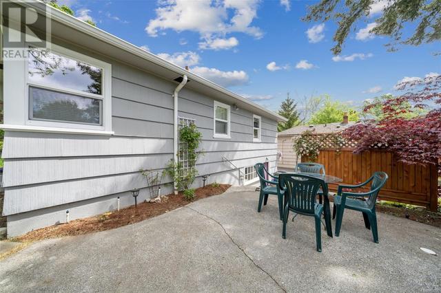 1087 Burnside Rd W, House detached with 2 bedrooms, 1 bathrooms and 4 parking in Saanich BC | Image 26
