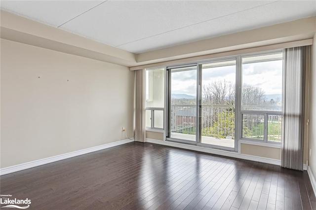 506 - 172 Eighth St, House attached with 2 bedrooms, 1 bathrooms and 1 parking in Collingwood ON | Image 4