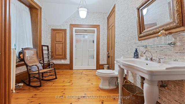 61 King St N, House detached with 6 bedrooms, 4 bathrooms and 4 parking in Brant ON | Image 21