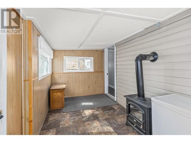 23 - 5371 Princeton Ave, House other with 2 bedrooms, 1 bathrooms and 2 parking in Peachland BC | Image 3