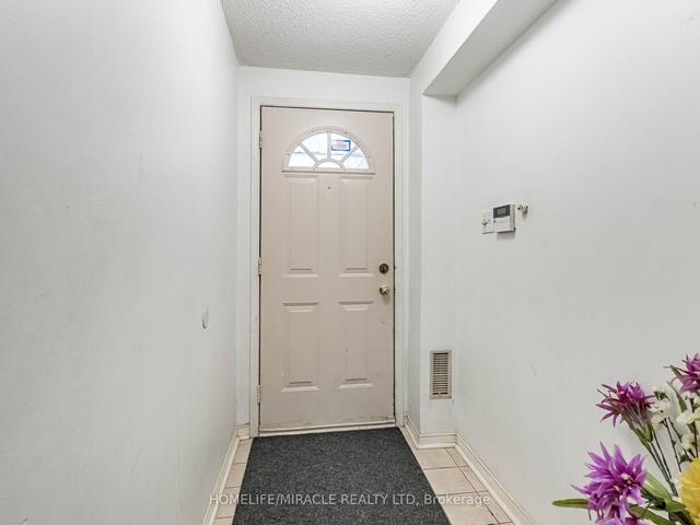 13 Spadina Rd, Townhouse with 3 bedrooms, 3 bathrooms and 1 parking in Brampton ON | Image 34