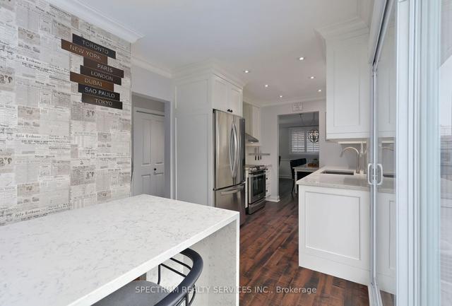 115 Exbury Rd, House detached with 3 bedrooms, 2 bathrooms and 3 parking in Toronto ON | Image 4