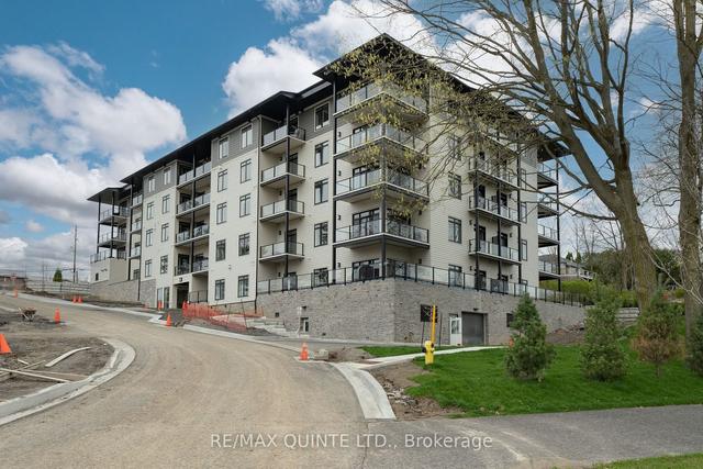 306 - 17 Cleave Ave, Condo with 1 bedrooms, 1 bathrooms and 1 parking in Prince Edward County ON | Image 1