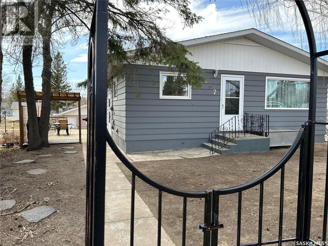 407 5th Street E, House detached with 4 bedrooms, 2 bathrooms and null parking in Wynyard SK | Image 1