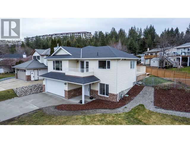 2273 Shannon Ridge Dr, House detached with 4 bedrooms, 3 bathrooms and 2 parking in West Kelowna BC | Image 2