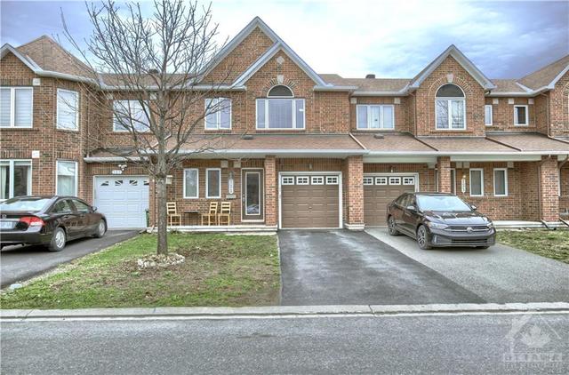 125 Dunforest Terr, Townhouse with 3 bedrooms, 3 bathrooms and 3 parking in Ottawa ON | Image 1