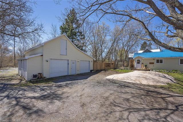 2231 Wellington Street, House detached with 3 bedrooms, 2 bathrooms and 7 parking in South Frontenac ON | Image 34
