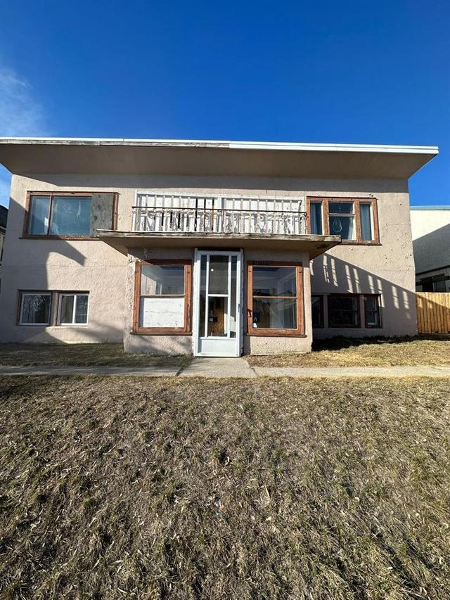 1322 20 Ave Nw, House detached with 4 bedrooms, 2 bathrooms and 4 parking in Calgary AB | Image 1