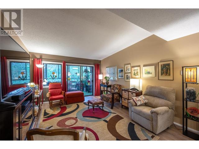 403 - 740 Winnipeg St, Condo with 2 bedrooms, 2 bathrooms and 1 parking in Penticton BC | Image 7
