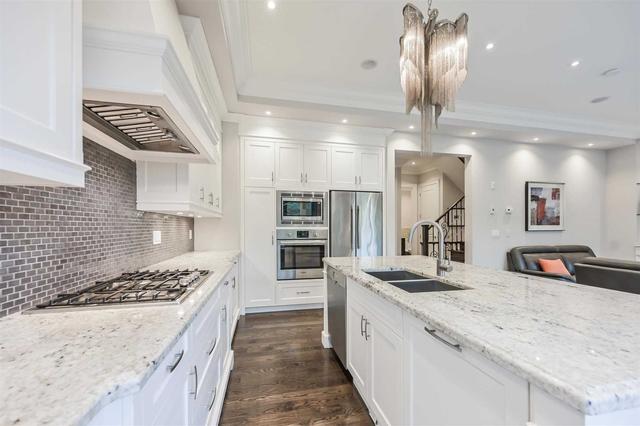 63 Glenshaw Cres, House detached with 4 bedrooms, 5 bathrooms and 3 parking in Toronto ON | Image 2