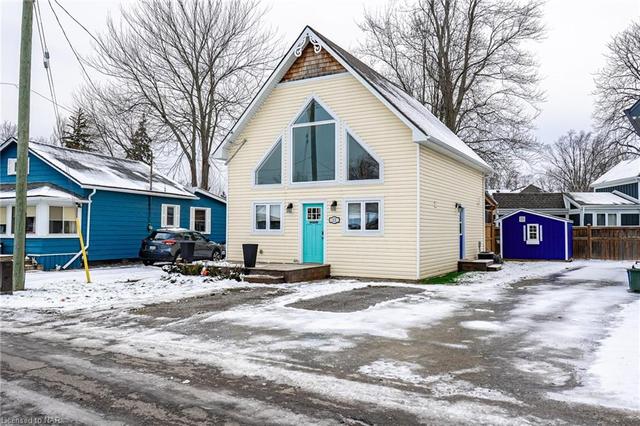 12 Loomis Cres, House detached with 3 bedrooms, 2 bathrooms and 1 parking in Fort Erie ON | Image 12