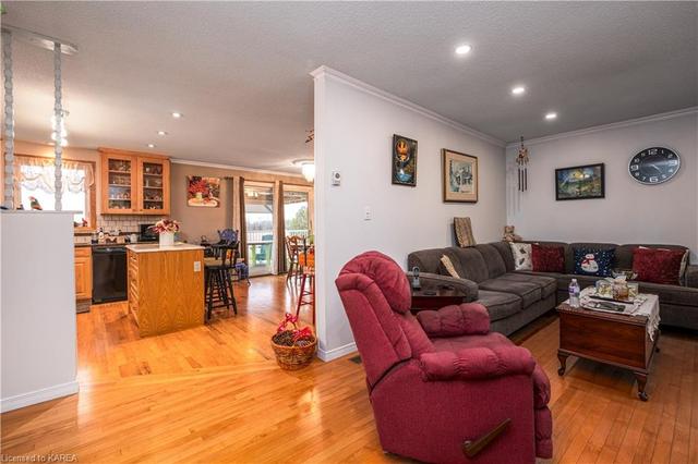 4811 Wolfe Swamp Rd Rd, House detached with 3 bedrooms, 1 bathrooms and 8 parking in South Frontenac ON | Image 6