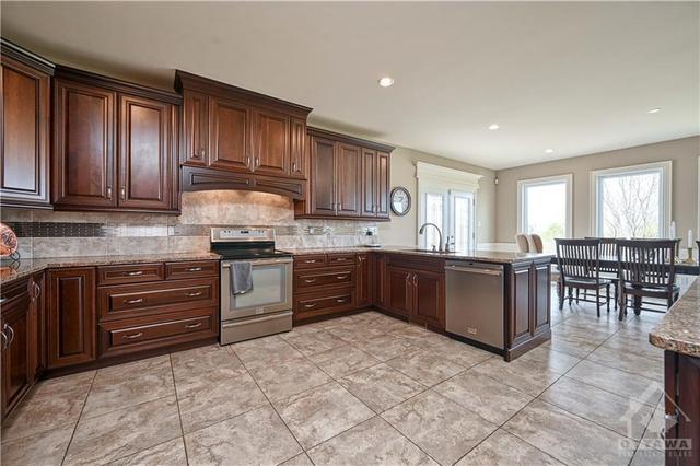 1530 Creagan Court, House detached with 4 bedrooms, 3 bathrooms and 6 parking in Ottawa ON | Image 12