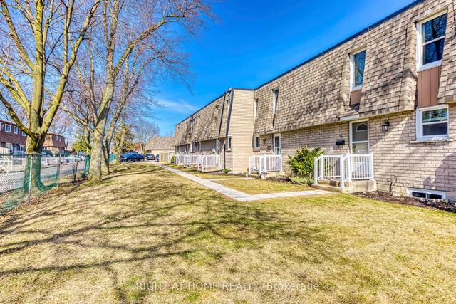 10 - 153 Limeridge Rd W, Townhouse with 3 bedrooms, 2 bathrooms and 1 parking in Hamilton ON | Image 12