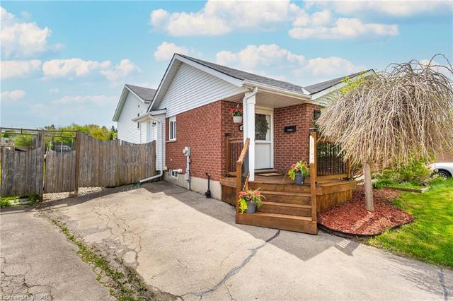 445 Bankside Cres, House semidetached with 3 bedrooms, 2 bathrooms and 3 parking in Kitchener ON | Image 23