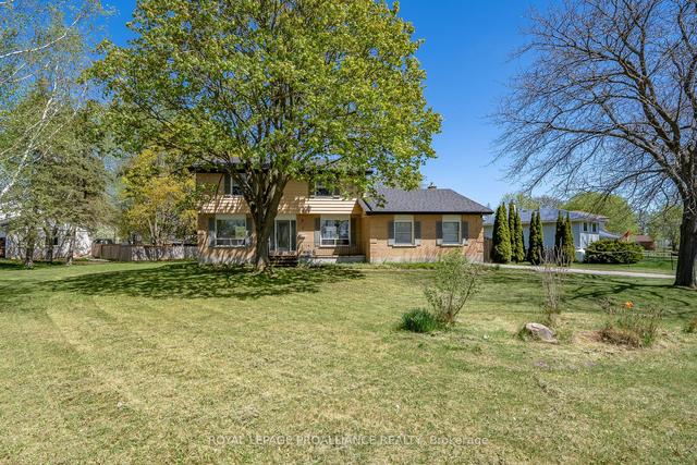 12 Fenwood Cres, House detached with 3 bedrooms, 3 bathrooms and 6 parking in Prince Edward County ON | Image 1
