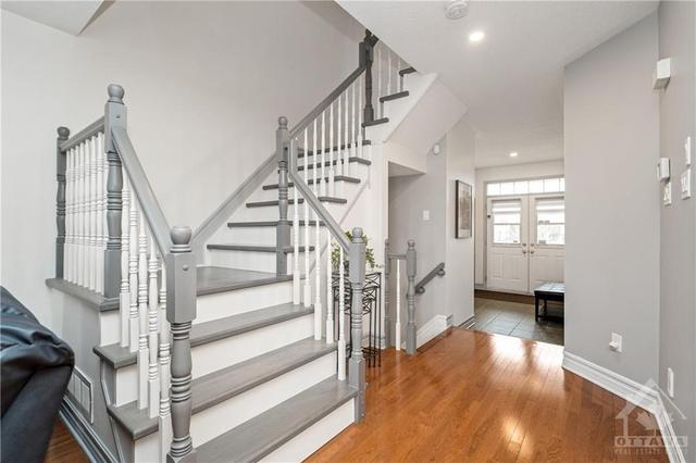 1778 Jersey Street, Townhouse with 3 bedrooms, 2 bathrooms and 3 parking in Ottawa ON | Image 4