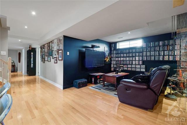 32 Renoir Dr, House detached with 4 bedrooms, 4 bathrooms and 6 parking in Russell ON | Image 22