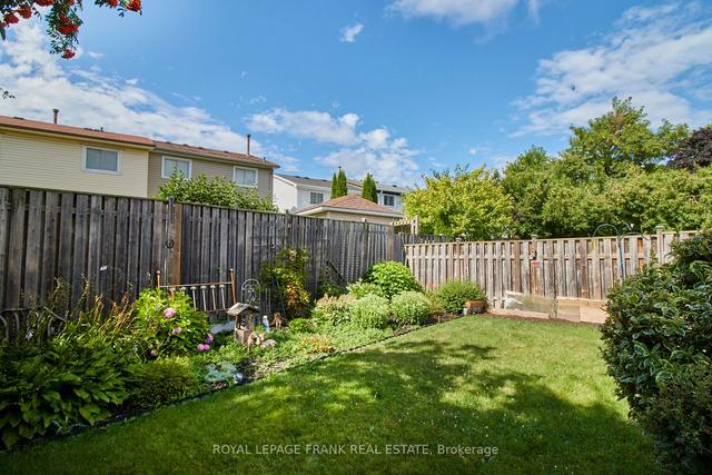 834 Gentry Cres, House semidetached with 3 bedrooms, 2 bathrooms and 3 parking in Oshawa ON | Image 17