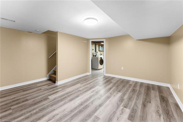 6045 Swayze Drive, House semidetached with 3 bedrooms, 1 bathrooms and 2 parking in Niagara Falls ON | Image 24