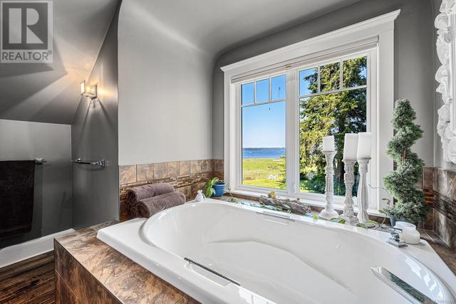 505 Arbutus Bay Rd, House detached with 3 bedrooms, 2 bathrooms and 8 parking in Comox Valley A BC | Image 12