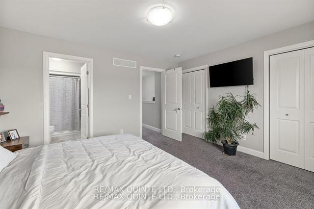27 Dewal Pl, House attached with 2 bedrooms, 4 bathrooms and 3 parking in Belleville ON | Image 16
