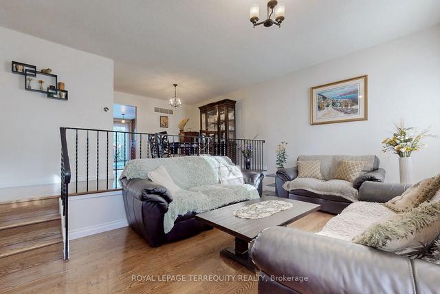 17 Newington Cres, House detached with 3 bedrooms, 3 bathrooms and 3 parking in Toronto ON | Image 24