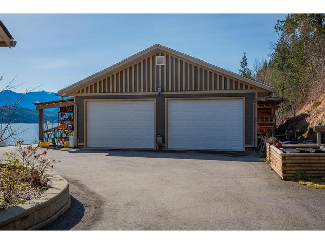 3558 Sprague St, House detached with 3 bedrooms, 4 bathrooms and null parking in Central Kootenay D BC | Image 50