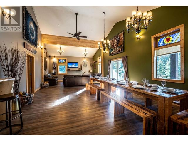 1502 Mountain View Drive, House detached with 6 bedrooms, 3 bathrooms and 10 parking in Revelstoke BC | Image 15