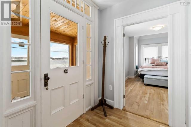 818 Main St, House other with 0 bedrooms, 0 bathrooms and null parking in Mahone Bay NS | Image 4