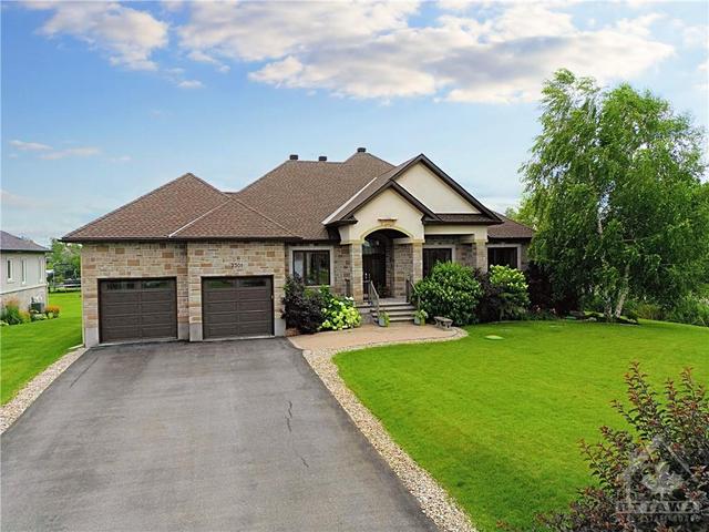 7301 Blue Water Cres, House detached with 5 bedrooms, 4 bathrooms and 8 parking in Ottawa ON | Image 1
