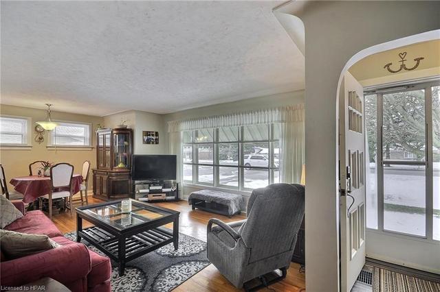 327 Ontario Street, House detached with 3 bedrooms, 1 bathrooms and null parking in Central Huron ON | Image 3