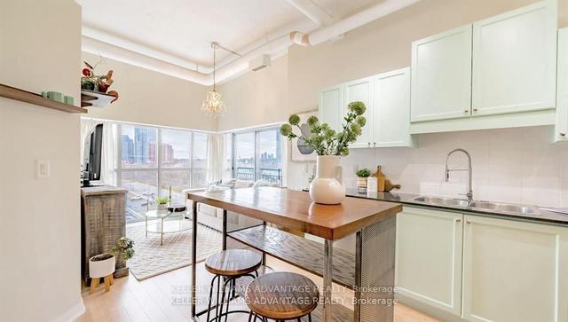 515 - 2 Fieldway Rd, Condo with 1 bedrooms, 1 bathrooms and 1 parking in Toronto ON | Image 1