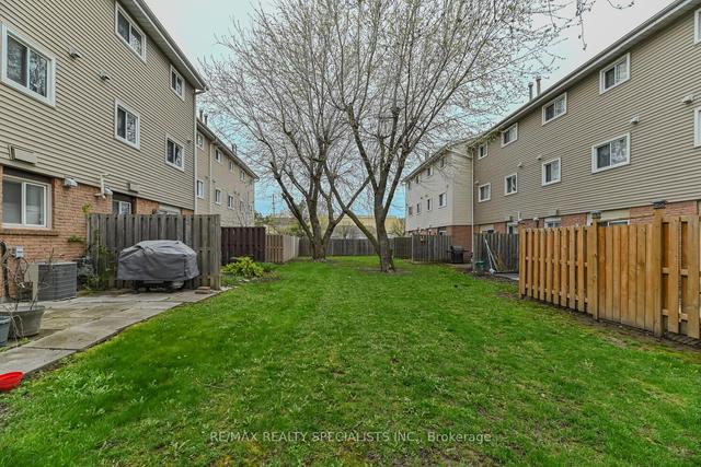 30 Enmount Dr, Townhouse with 3 bedrooms, 2 bathrooms and 2 parking in Brampton ON | Image 33