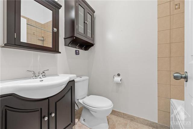 406 Vendevale Ave, House detached with 4 bedrooms, 4 bathrooms and 4 parking in Ottawa ON | Image 25