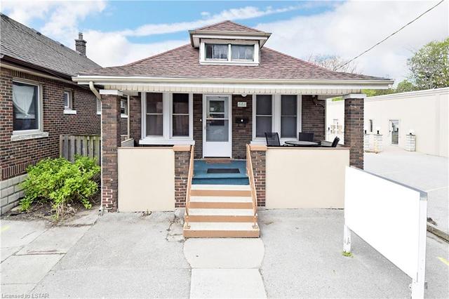 683 Adelaide St N, House detached with 4 bedrooms, 2 bathrooms and 13 parking in London ON | Image 1