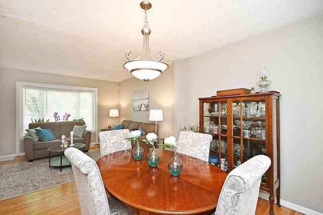 85 Eldomar Ave, House detached with 3 bedrooms, 2 bathrooms and 3 parking in Brampton ON | Image 3