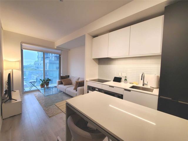 621 - 33 Helendale Ave, Condo with 2 bedrooms, 2 bathrooms and 1 parking in Toronto ON | Image 4