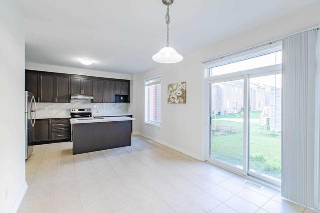 151 Decast Cres, House attached with 3 bedrooms, 3 bathrooms and 3 parking in Markham ON | Image 17