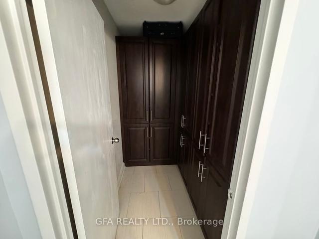 66 - 1624 Bloor St E, Condo with 5 bedrooms, 3 bathrooms and 1 parking in Mississauga ON | Image 2