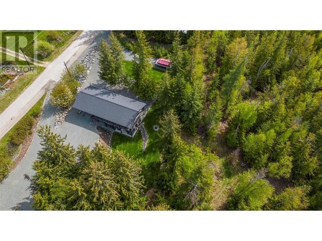 7430 Stampede Trail, House detached with 3 bedrooms, 2 bathrooms and 4 parking in Columbia Shuswap F BC | Image 79